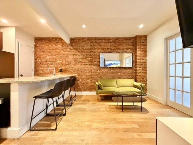 Photo - Furnished room/NOT APARTMENT Unit 4