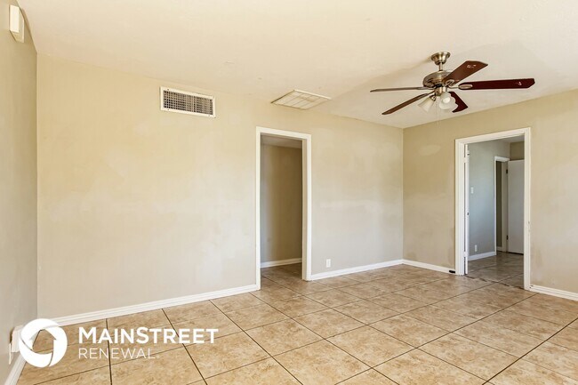 Photo - 2325 W Pinchot Ave