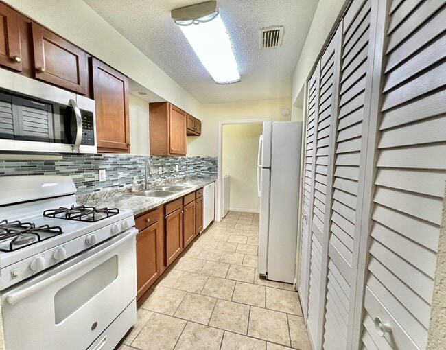 Photo - 1120 NE 24th Terrace