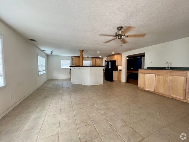 Building Photo - 5019 N Ridge St Rental