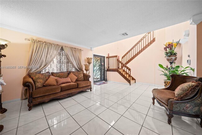 Photo - 2481 Riverdale Dr N