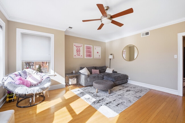 Photo - 1928 W Addison St Unit 2S