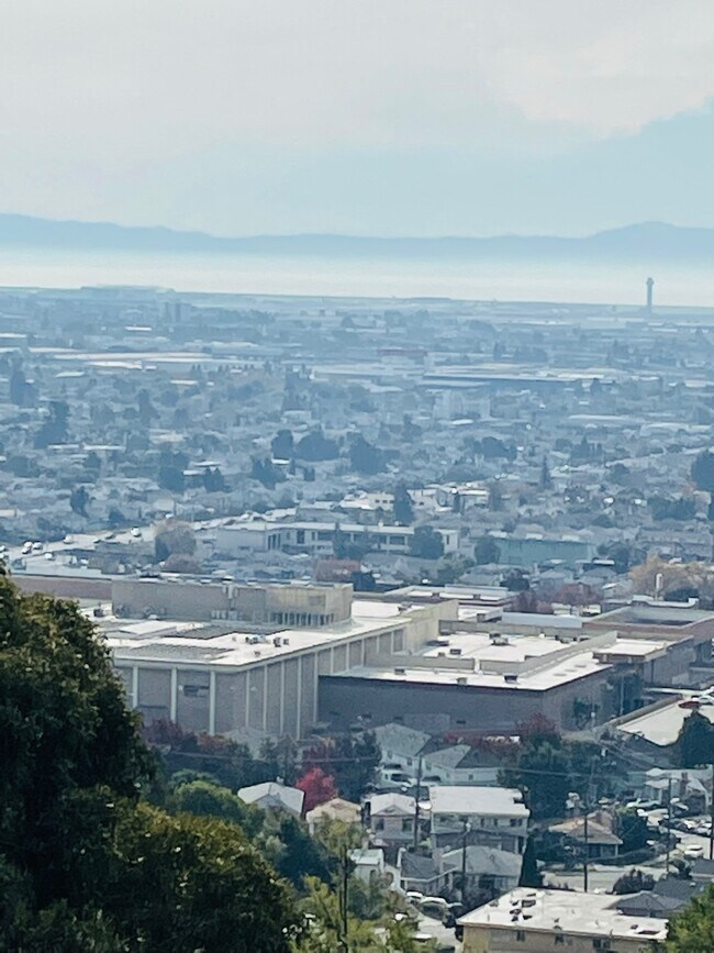 Photo - 6747 Simson St