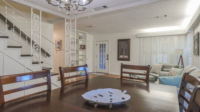 Photo - 4 bedroom Home 3 blocks from Gulf of America