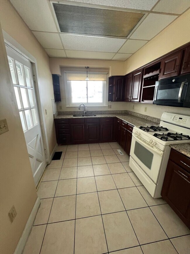 Photo - FOR RENT – West Reading