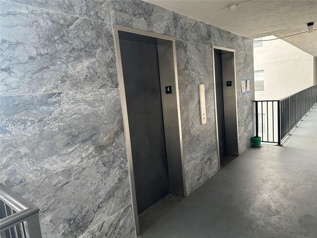Building Photo - 12590 NE 16th Ave Unit 411