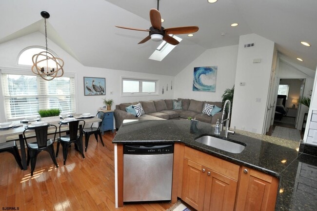 Photo - 104 N Dudley Ave