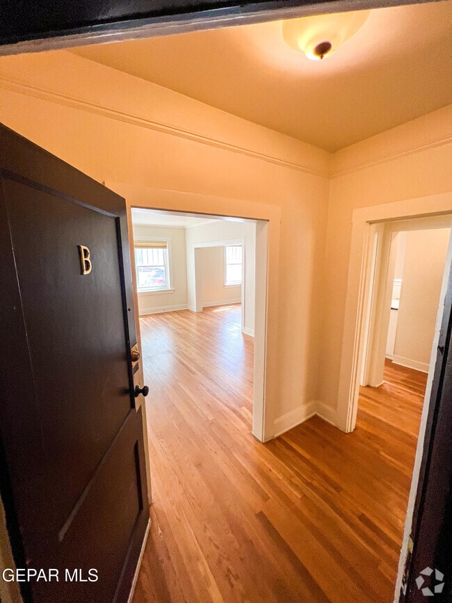 Building Photo - 1717 N Stanton St Unit B Rental