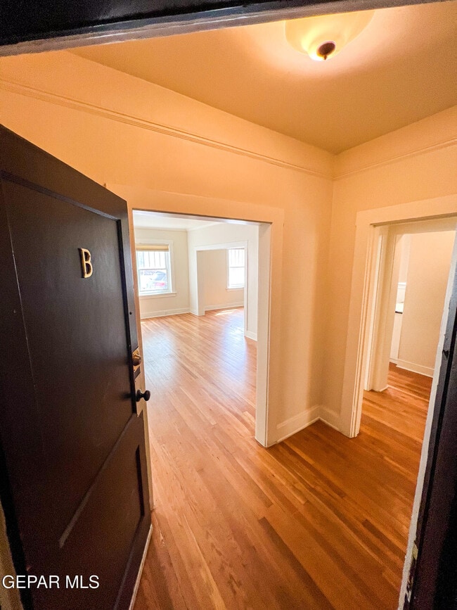 Photo - 1717 N Stanton St Apartment Unit B