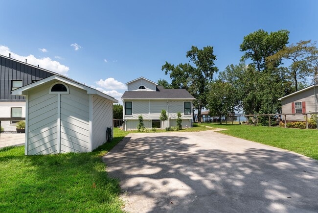 Building Photo - 3920 Brookhaven Dr