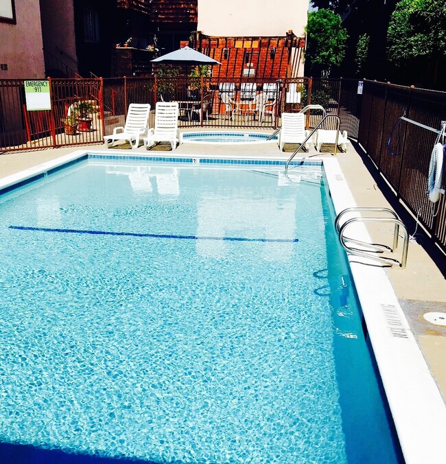 Sparkling pool - 5349 Newcastle Ave Condo Unit #20