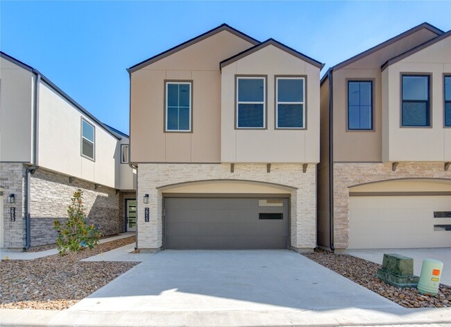 Building Photo - 2915 El Fenice Ln