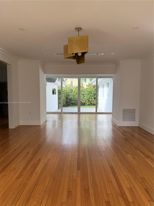 Photo - 547 Giralda Ave