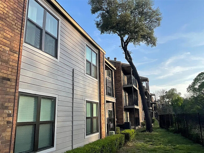 Photo - 8109 Skillman St Unidad 2027 Rental