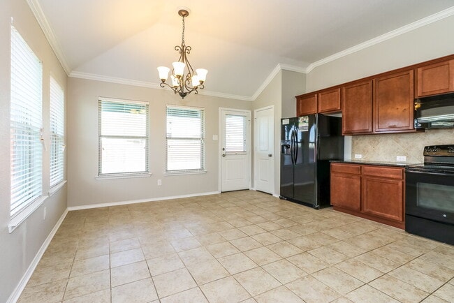 Photo - 900 W Bend Blvd