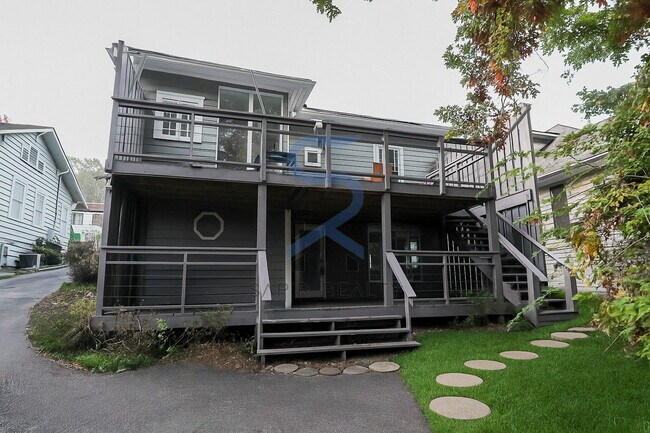 Photo - 916 Greenwood Ave NE Unit B