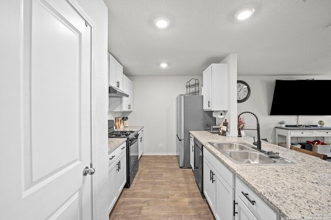 Photo - 923 Empress Brilliant