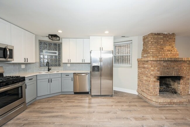 Photo - 1435 N Washtenaw Ave Unit G