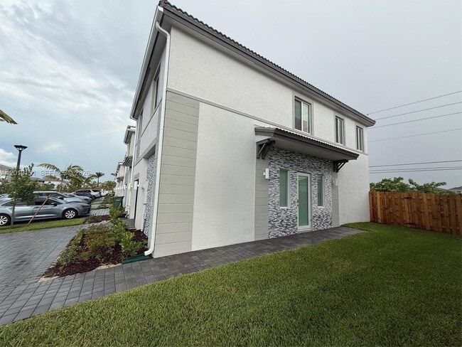 Photo - 630 SE 15th St