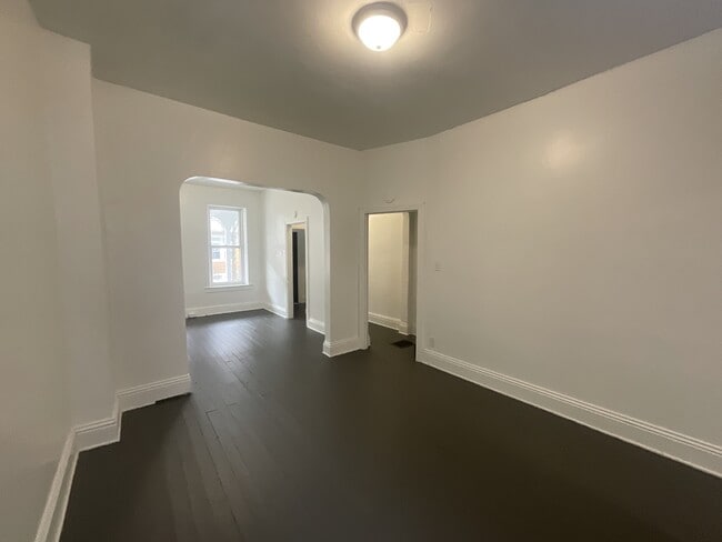 Photo - 829 W Poplar St