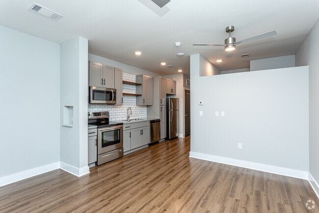 Studio, 1BA - Washington