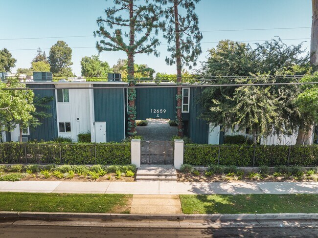 Photo - 12659 Moorpark Apartments
