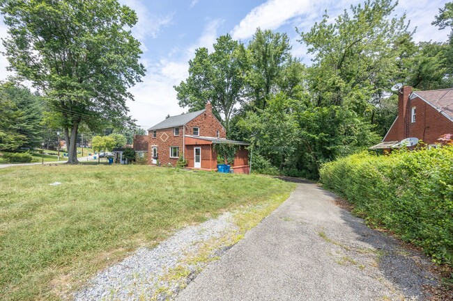 Photo - Spacious 4-Bedroom Home with Garage and Yard - Section 8 Approved!!