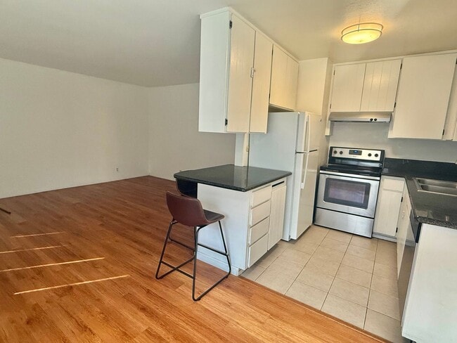Photo - CAMPBELL - Downstairs unit in desirable location Unidad 29