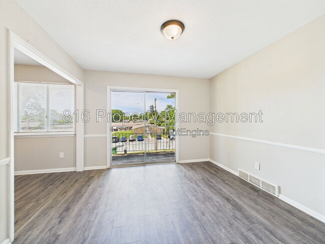 Photo - 8034 Campbell St