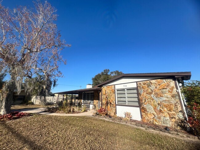 Photo - 734 Memorial Dr