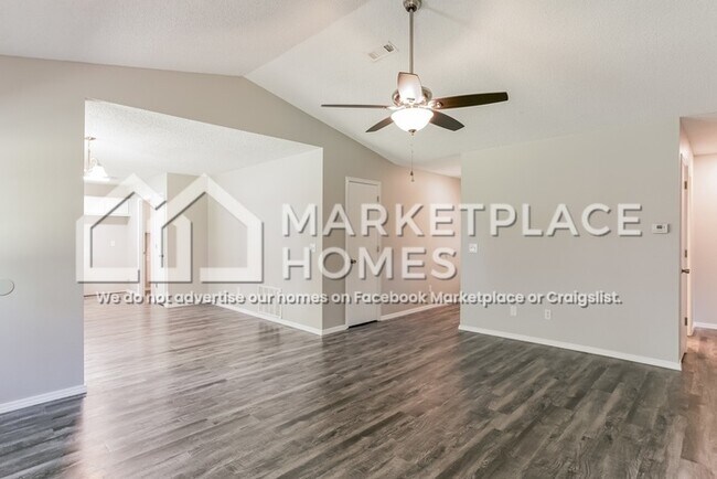 Photo - 490 Aster Ave