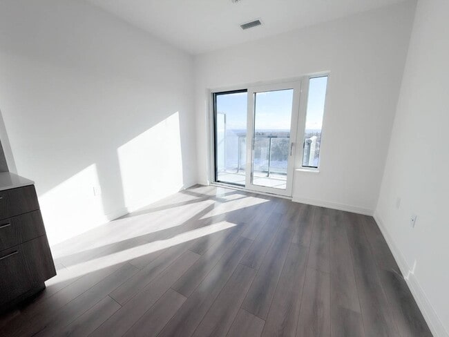 Photo - 7439 Kingston Rd Unit 808