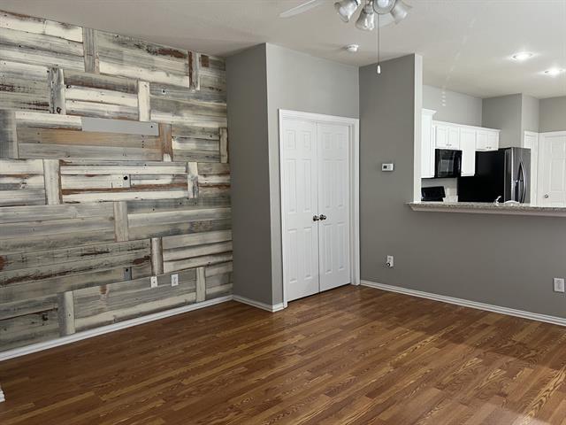 Photo - 9809 Cedarcrest Dr