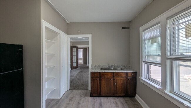 Building Photo - 827 W Jefferson St Unit #7 Rental