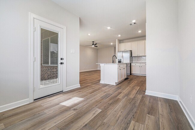 Building Photo - 6107 White Spruce Dr