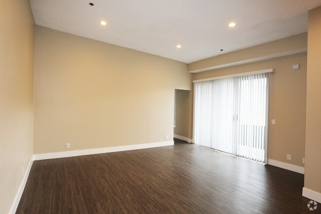 2BR, 2BA- Santa Monica Living Room