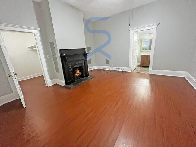 Photo - Move in before October 31st and get a $250... Unit B