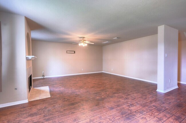 Photo - 21803 Manor Ct Dr