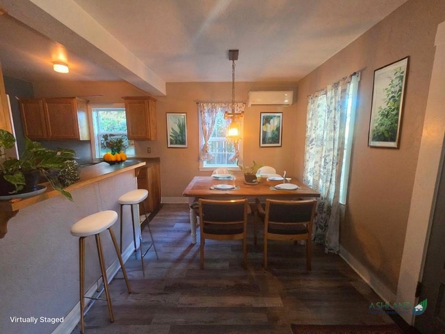 Photo - Three bedroom cottage on large lot | Available July