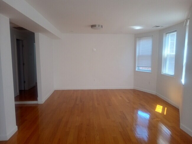 Photo - 411 Shirley St Unit 2