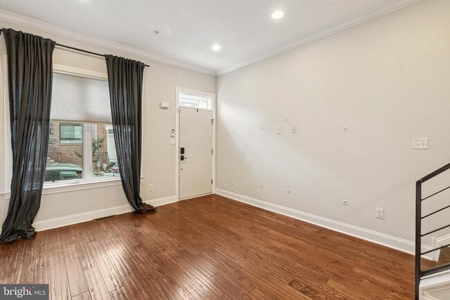 Photo - 719 E Thompson St