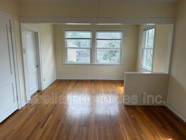 Photo - 707 E Unaka Ave Unit Apt 4