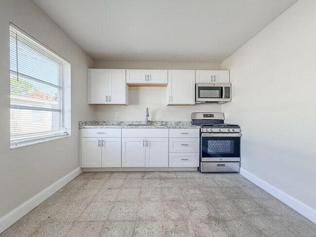 Photo - 703 N 25th St