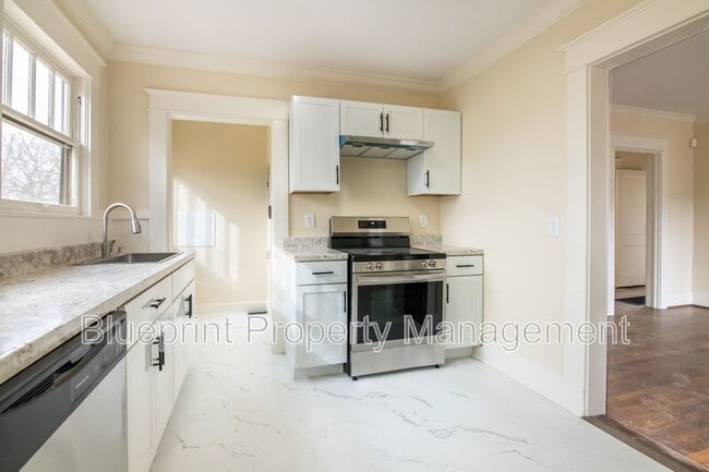 Photo - 718 78th St S