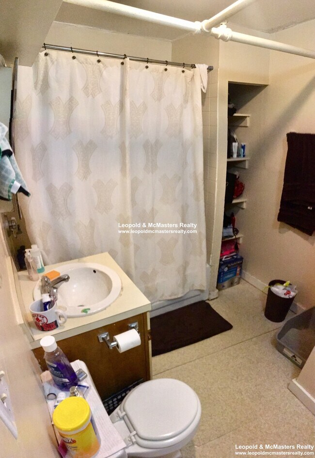 Photo - 70 Peterborough St