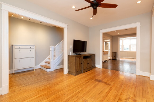 Photo - 1234 Owen Pl NE