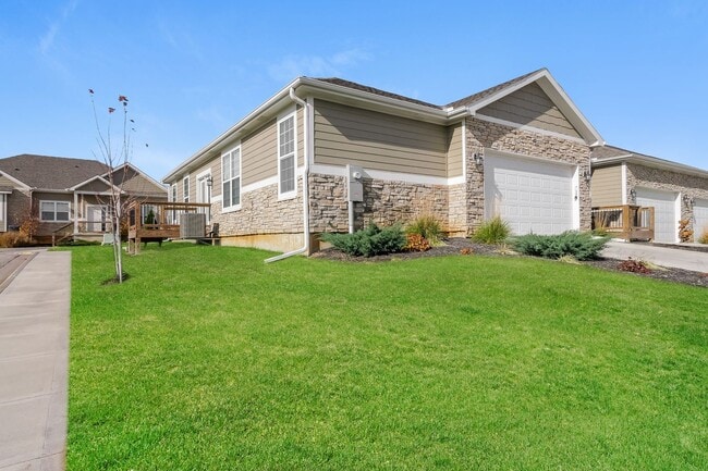 Photo - 15813 Riley St