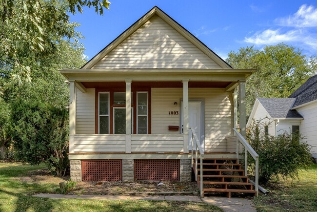 Building Photo - Comfortable 2-Bedroom Home Waiting for you