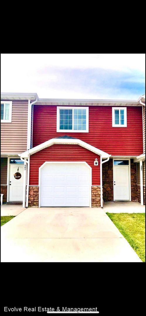 3 br, 2.5 bath House - 585 N 2425 W - 3 br, 2.5 bath House - 585 N 2425 W