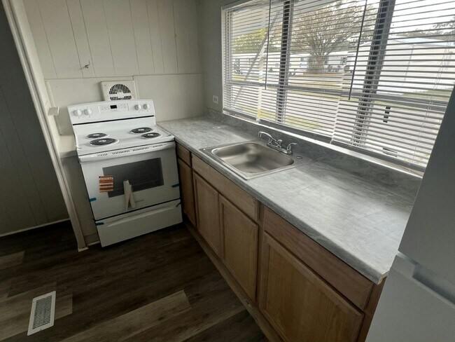 Photo - 133 Lakeside Garden Cir